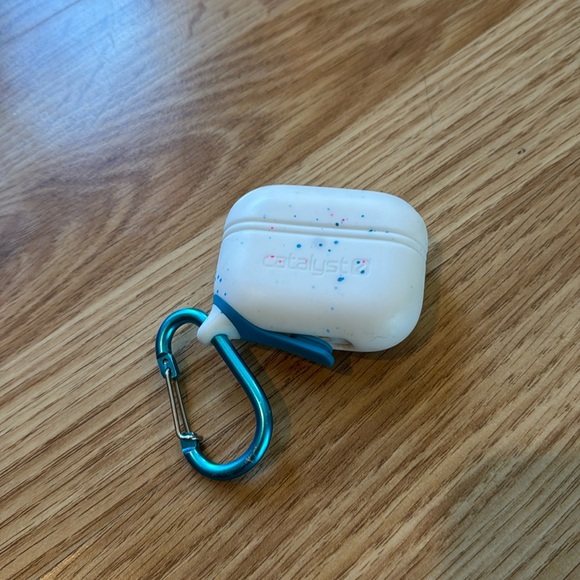 Catalyst AirPod Pro Shock proof case - Picture 2 of 5